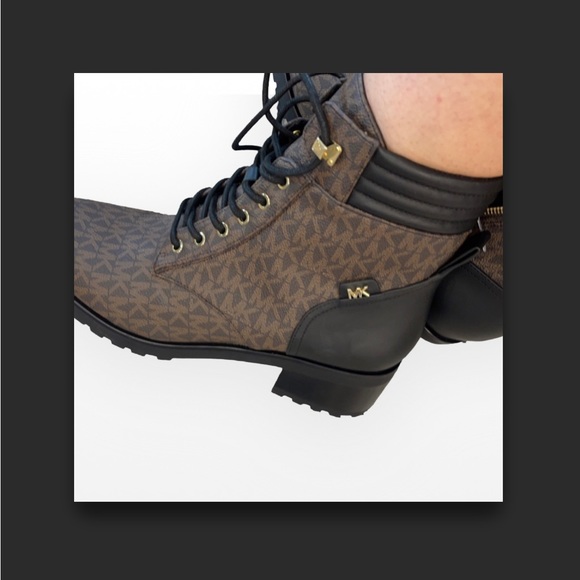 Michael Kors boots - Picture 1 of 1